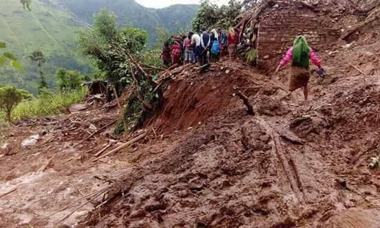 पाल्पाको रम्भामा पहिरो : ३ घर पुरिए,६ जना बेपत्ता
