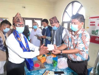 सत्तारूढ नेकपा र विप्लवका कार्यकर्तालाइ पार्टी प्रवेश गराउदै शाहले भने-‘जनताका मुद्धा लिएर अब कांग्रेस सडकमा उत्रिन्छ’