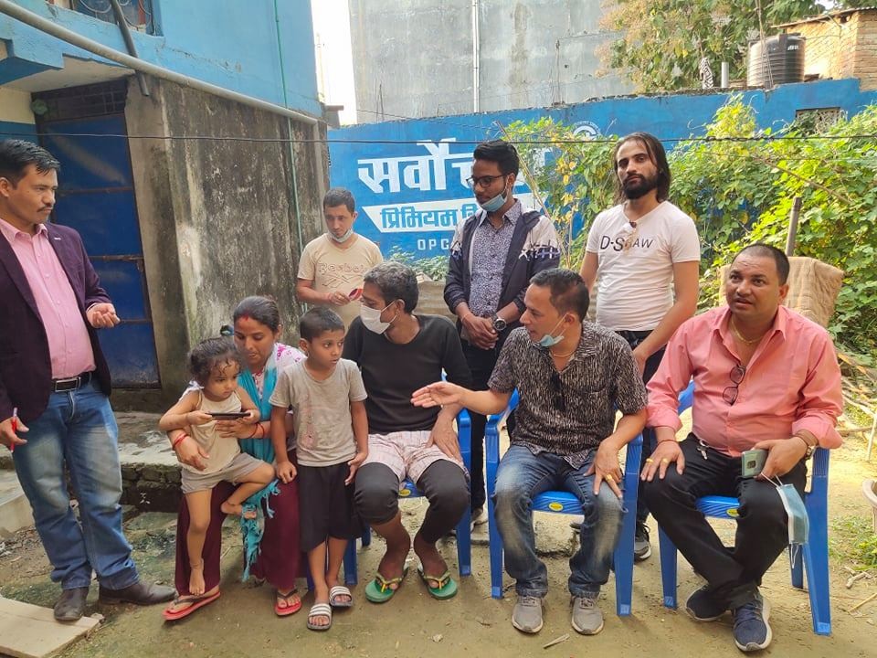 नेपाली हट ग्रुप टिकटकद्वारा दुबै मृगौला फेल भएका प्युठानका जिसीलाई ७३ हजार ७५६ रुपैँया सहयाेग