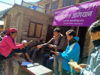 रुकुमको  हिमालय श्रृंखला युवा क्लवद्वारा ढोरपाटनका बाढी पहिरो पिडितलाई आर्थिक सहयोग