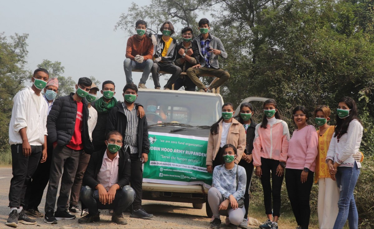 तिहारको अवसरमा रोबिन हूड आर्मी रुपन्देहीद्वारा खाद्यान्न सहयोग