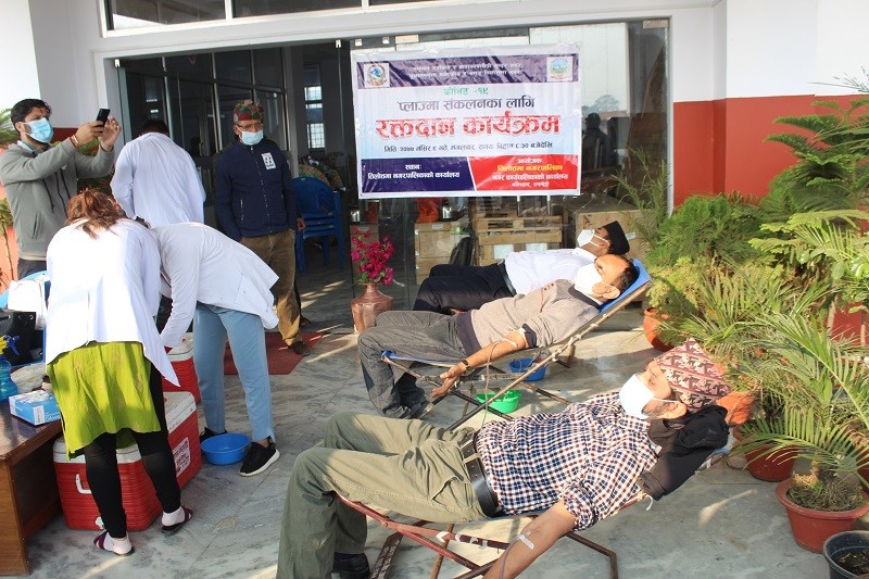 कोभिड–१९ जितेकाले तिलोत्तमामा गरे प्लाज्मा दान