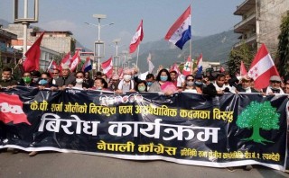 कांग्रेस नेताहरुको प्रश्न : ‘कम्युनिष्टहरुले कुन मुख देखाएर जनतासंग भोट भाग्न जान्छन् ?