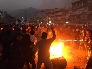 अनेरास्ववियूद्वारा बुटवलमा प्रधानमन्त्री ओलीको पुत्ला दहन (फाेटाेफिचर)