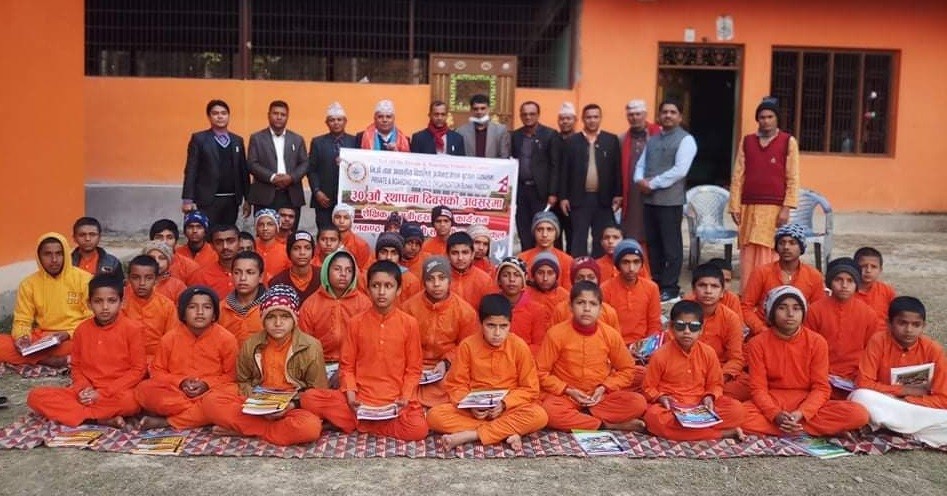 प्याब्सनको स्थापना दिवसमा निलकण्ठ बाबाधाम गुरुकुललाई सामग्री हस्तान्तण