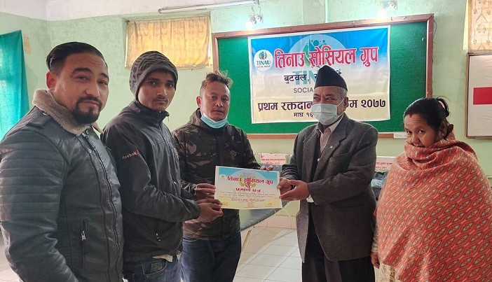 सहिद दिवसमा तिनाउ सोसियल ग्रुपको रक्तदान