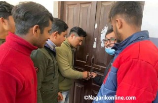 नेविसंघद्वारा लुम्बिनी वाणिज्य क्याम्पसमा तालाबन्दी,५ दिनभित्र माग सम्बाेधन नभए कडा आन्दाेलन गर्ने चेतावनी