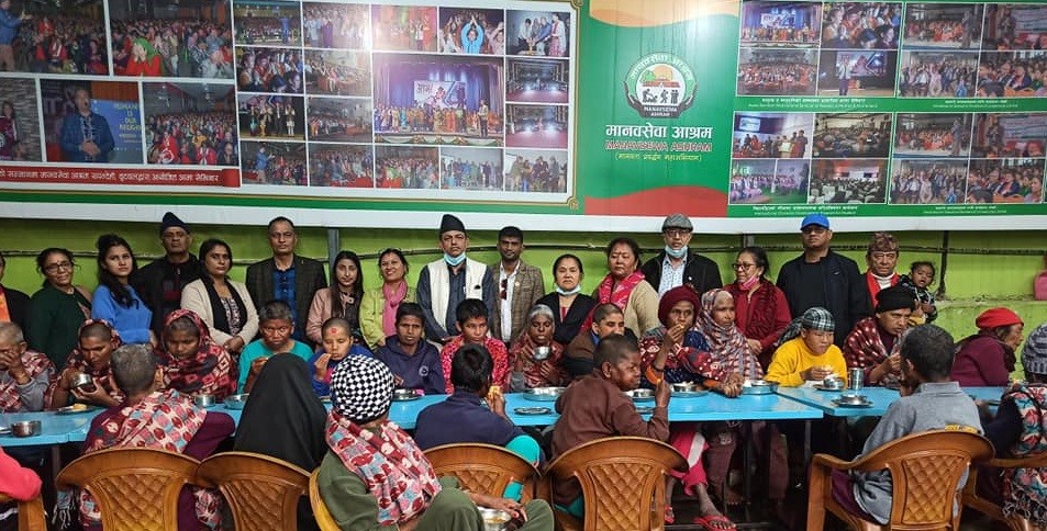 कांग्रेस बुटवलका सभापति खेलराजले मनाए मानवसेवा आश्रममा जन्मदिन