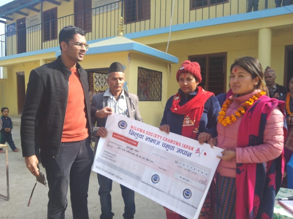 क्यान्सर पिडित सुबेदीलाई १८ लाख ४० हजार ८०१ रुपैया हस्तान्तरण