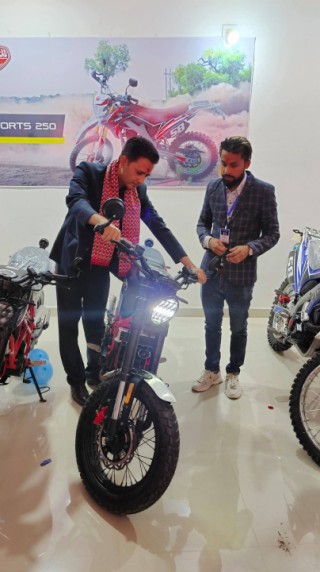 रुपन्देहीमा आईपुग्यो अमेरिकन मोटरहेड डर्ट बाईक,बिक्री खुल्ला