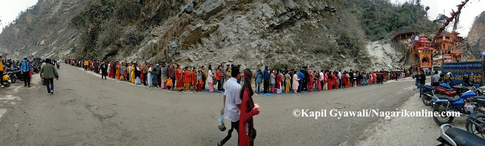 आज महाशिवरात्रि पर्व,सिद्धबाबामा विहानैदेखि श्रद्धालुको घुइँचो (फाेटाेफिचर)