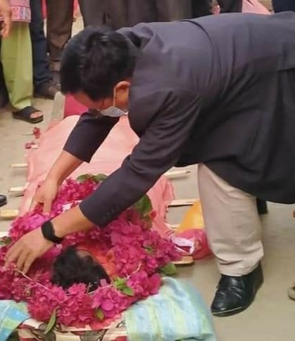 नेकपा माओवादी केन्द्र पाल्पाका नेता थापाको निधन,मन्त्रीले ओढाए पार्टीकाे झण्डा