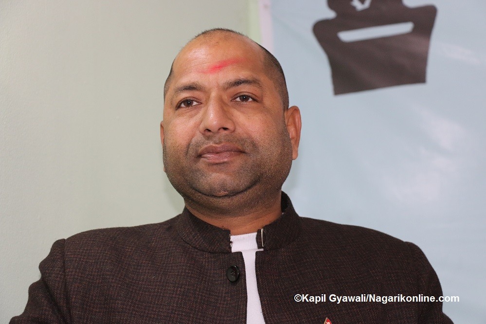 लुम्बिनीका मुख्यमन्त्री पाेखरेलको साथ छाड्दै भौतिक पूर्वाधार विकास मन्त्री सन्तोष पाण्डेयले दिए राजीनामा