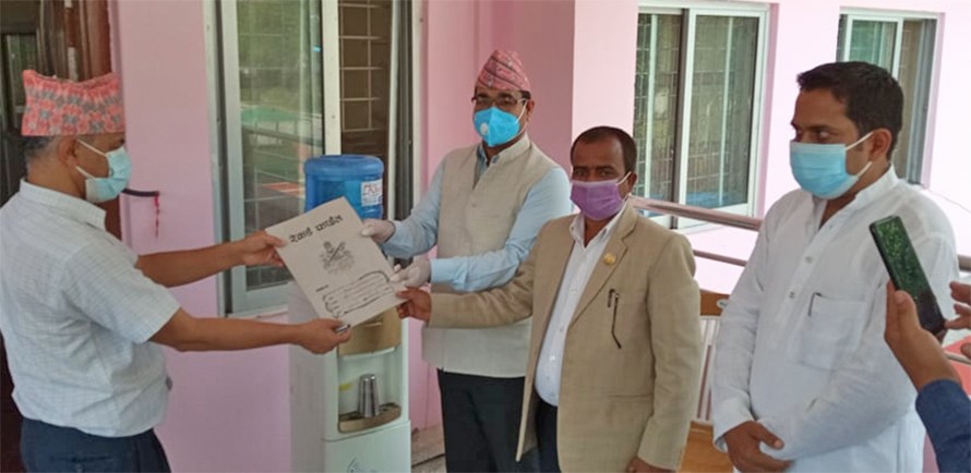 लुम्बिनीका बिपक्षी ४ दलले अविश्वास प्रस्तावमाथि छलफल गर्न विशेष अधिवेशन माग गर्दै प्रदेश प्रमुखलाई बुझाए पत्र