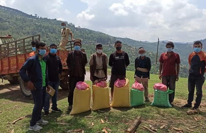 गुल्मी मदानेमा सामाजिक अभियानबाट विपन्न ४९ घरपरिवारलाई खाध्य सामाग्री प्रदान