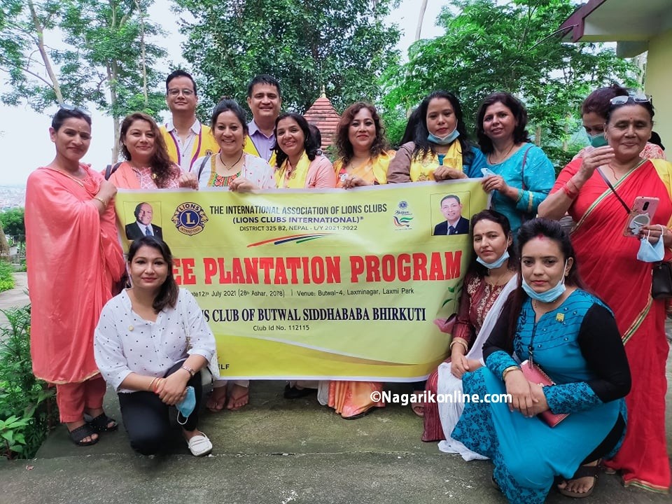 लायन्स क्लव अफ बुटवल सिद्धबाबा भृकुटीद्वारा लक्ष्मी पार्कमा बृक्षारोपण