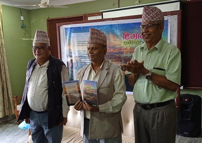 प्रेस स्वतन्त्रता सेनानी ज्ञवालीद्वारा लिखित हिमाल पारीको कथा विमोचन