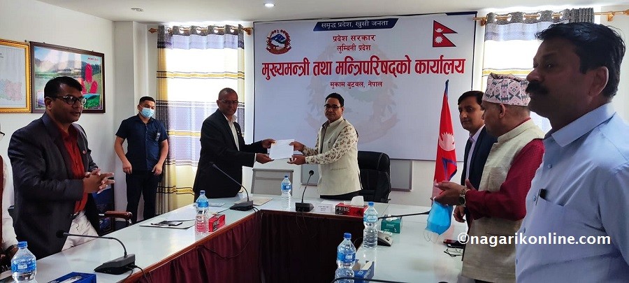 लुम्बिनी च्याम्बर अफ कमर्सले ३२ बुँदे माग राख्दै मुख्यमन्त्री केसीलाई बुझायो ज्ञापनपत्र