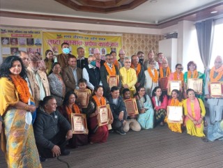 शान्ति समाजद्वारा एकैपटक १६ जना स्रष्टा पुरस्कृत