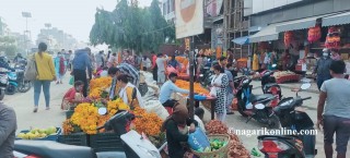 तिहारकाे किनमेलले बुटवल बजारमा राैनक (फाेटाेफिचर)