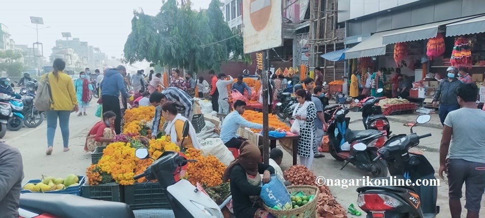 तिहारकाे किनमेलले बुटवल बजारमा राैनक (फाेटाेफिचर)