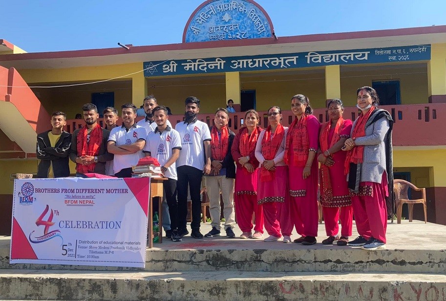 बि.एफ.डि.एमद्वारा मेदिनि प्राबिका बिद्यार्थीलाई शैक्षिक सामाग्री हस्तान्तरण