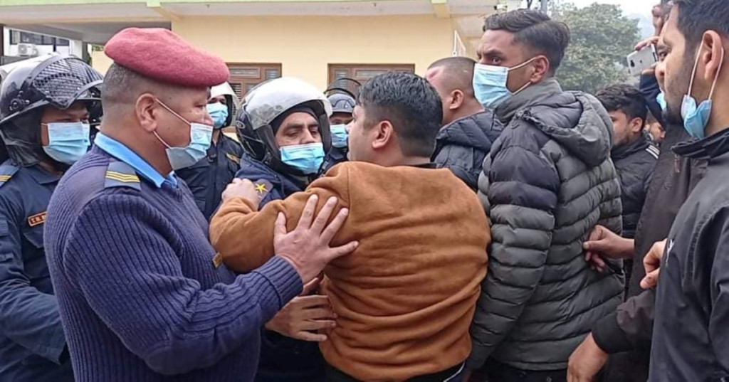 बुटवलमा अनेरास्ववियूले कालो बेलुन उडाउने कार्यक्रममा प्रहरीद्वारा हस्तक्षेप,आधा दर्जन बिद्यार्थी घाइते