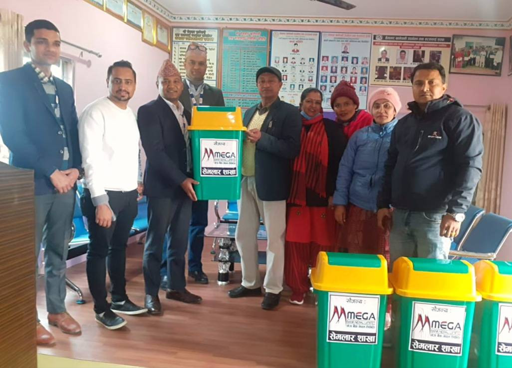 रूपन्देहीको सेमलारमा मेगा बैँकले बाँड्यो डस्टबिन