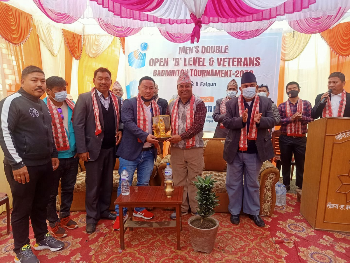 बुटवलमा लाफा बि लेभल पुरुष तथा भेट्रान व्याडमिन्टन प्रतियोगिता सुरु