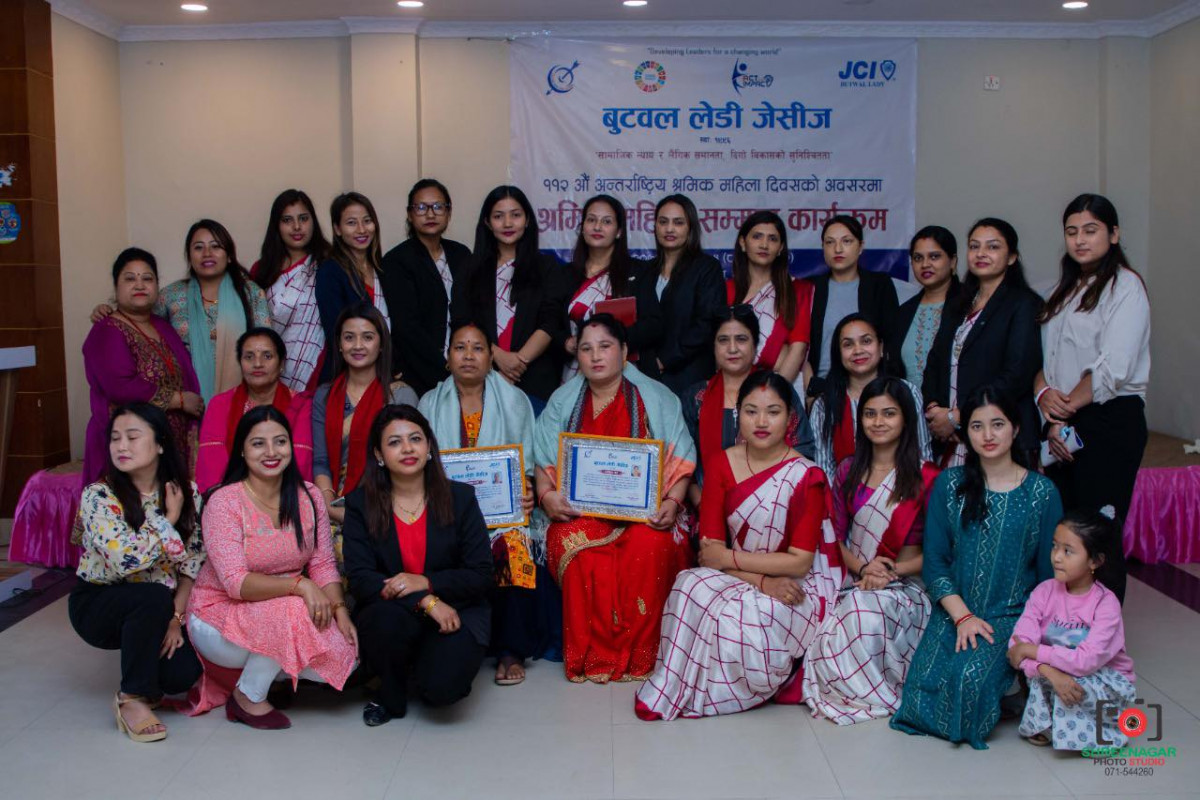बुटवल लेडी जेसिजद्वारा सुत्केरी सुसारे र रिक्सा चालक महिलालाइ नगदसहित सम्मान