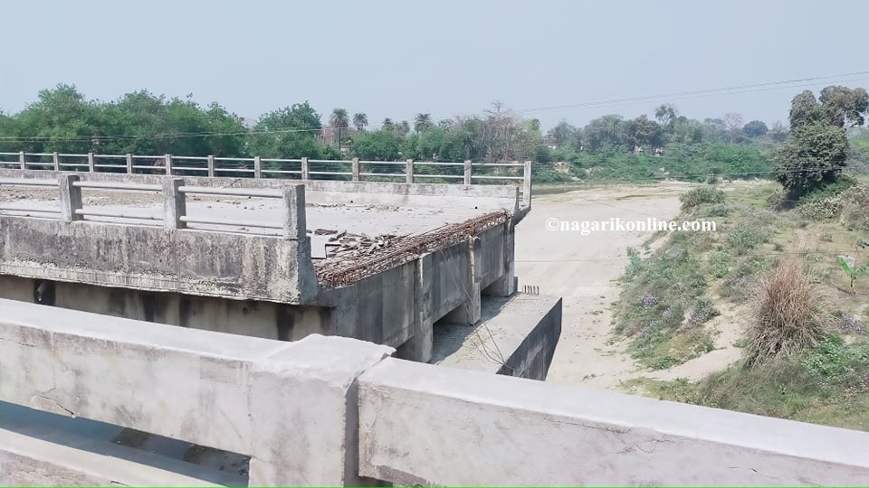 भैरहवा-लुम्बिनी जाेड्ने पुल आठ वर्षदेखि अलपत्र !