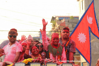 कांग्रेस नेता खेलराजले एमालेको गढ भत्काउँदा बुटवलमा खुसीयाली  (फाेटाेफिचर)