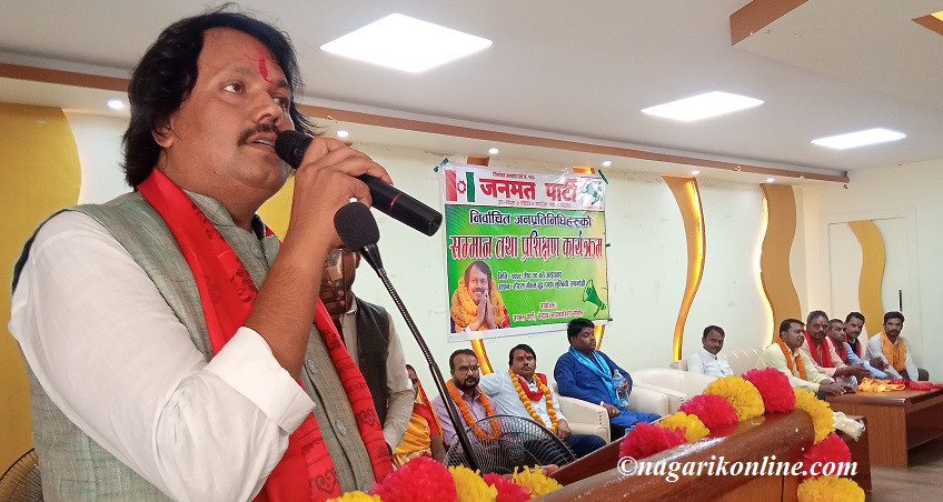 हामी सरकारबाट बाहिरिँदैनौं :  सिके राउत