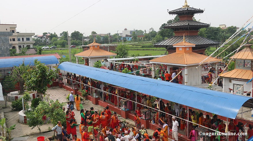 साउनको दोश्रो सोमबार जलार्पणका लागि शिवालयहरूमा घुइँचो
