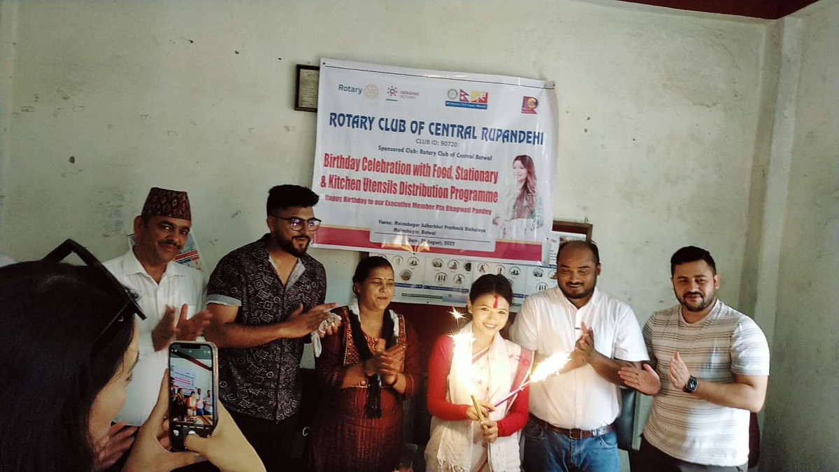 राप्रपा नेतृ भगवती पाण्डेद्वारा जन्मदिनमा विद्यालय खाजा कार्यक्रम सुरु,रोटरी क्लवको साथ