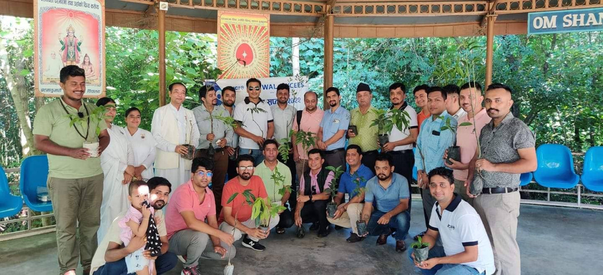 ग्लोबल पिस पार्कमा बुटवल जेसिजद्वारा बृक्षरोपण