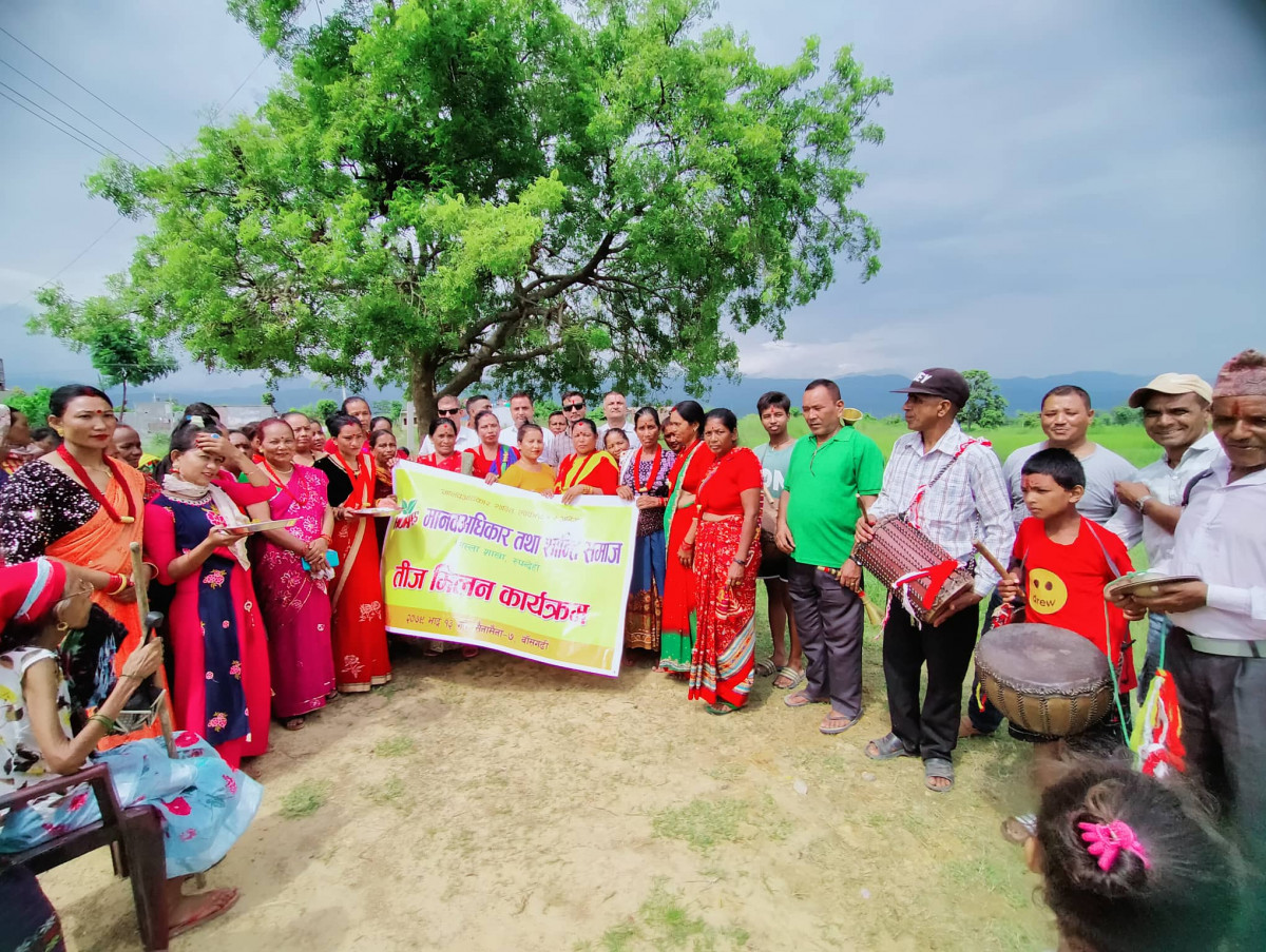 शान्ति समाज रुपन्देहीद्वारा दलित बस्तीमा तीजमिलन,१ सय जनालाई सामुहिक दर