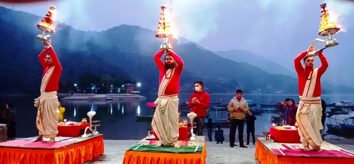 बुटवलको तिनाउ किनारमा भाेलि ६ बजे सन्ध्याकालिन आरती हुने 