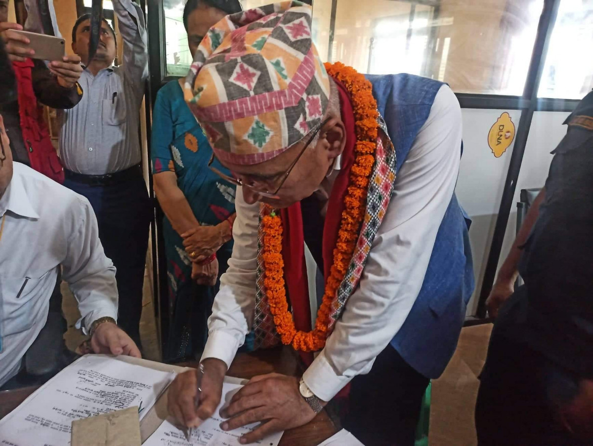 रुपन्देहीको क्षेत्र नं २ मा  एमाले उपाध्यक्ष बिष्णु पौडेलले गरे मनोनयन दर्ता