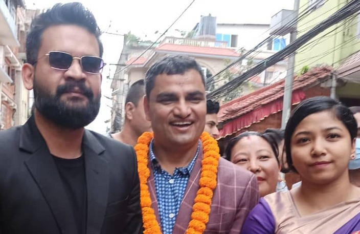 कांग्रेस नेता प्रदीप पौडेलले शुरु गरे काठमाडौं ५ मा घरदैलो,जम्काभेटमा बालेनले दिए शुभकामना