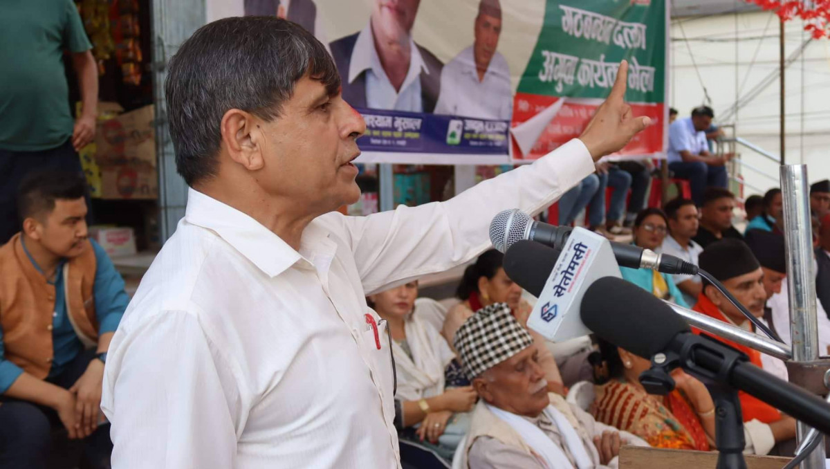 प्रधानमन्त्री हुँदा ओलीले  संविधानमाथि खेलवाड गरेर राजनीति दुर्गन्धित पारे : घनश्याम भुसाल