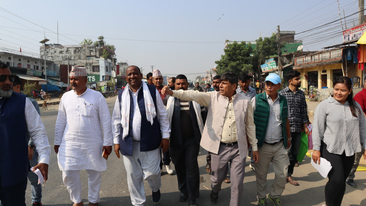 मैदानमा उत्साहित देखिन्छन् बामपन्थी बैचारिक नेता घनश्याम भुसाल !