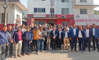 सरकारी मन्त्रालय दाङ सार्ने तयारीपछि लुम्बिनी प्रदेशका कर्मचारी आन्दोलनमा उत्रिए