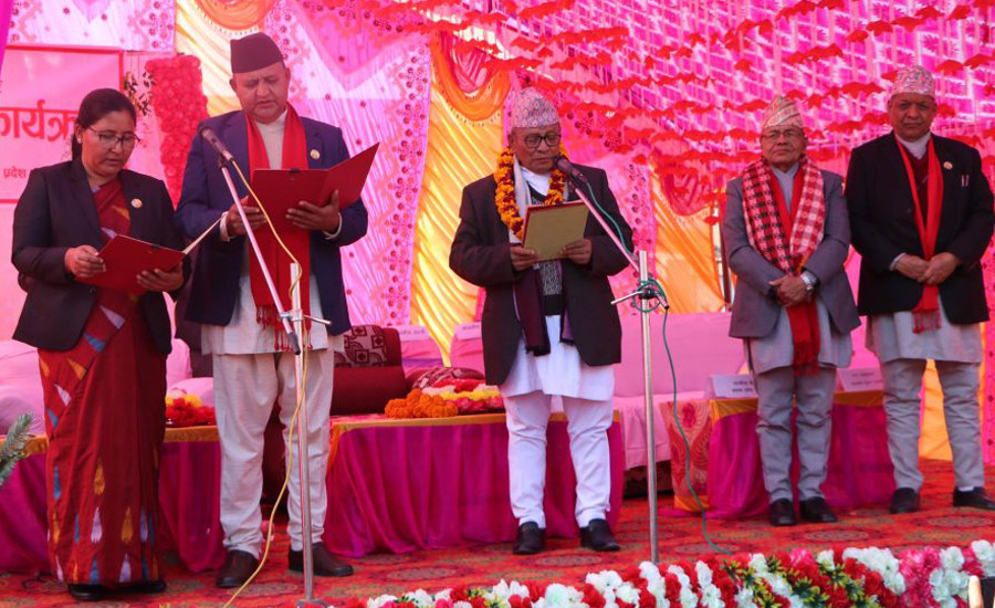 लुम्बिनी प्रदेशका मुख्यमन्त्री  लिला  गिरी र २ मन्त्रीले लिए शपथ
