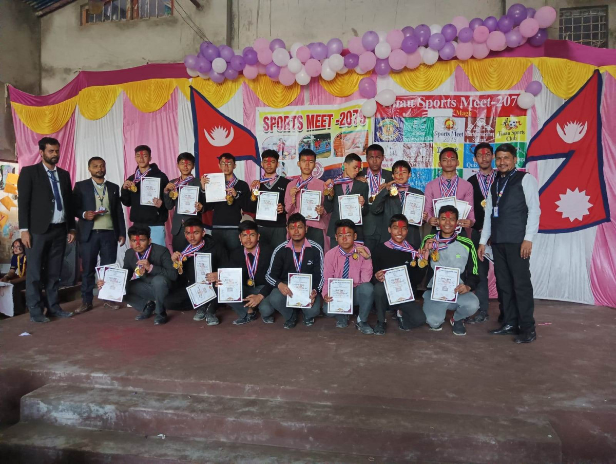 तिनाउ खेल महोत्सवका उत्कृष्ट बिद्यार्थीलाइ पुरस्कार बितरण