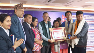 क्रिकेटर कुशल मल्ललाई बुटवल उपमहानगरद्वारा नगद ५० हजारसहित सम्मान