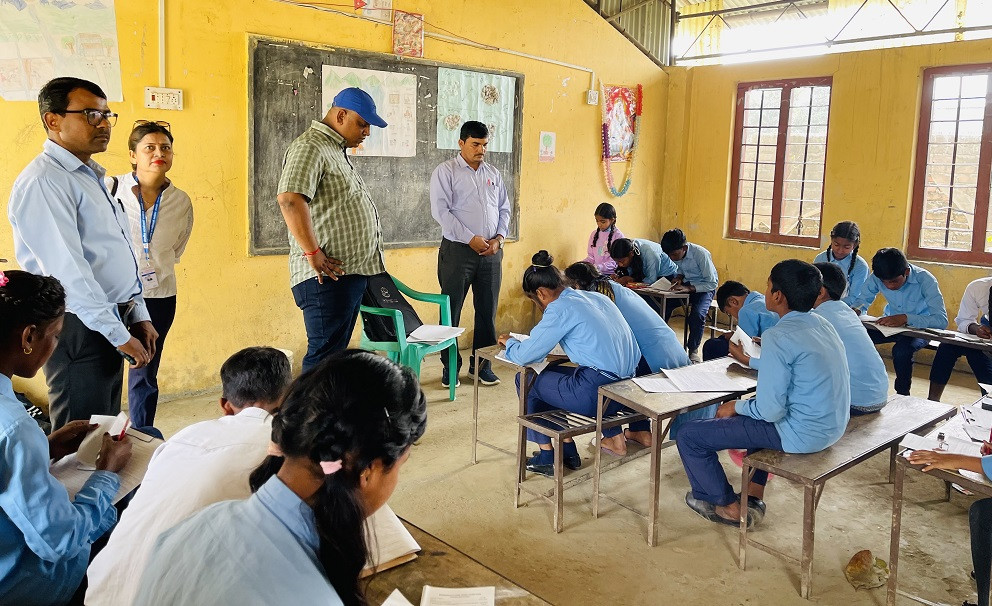 ओमसतियाका विद्यालय निरिक्षणमा पुगे गाउँपालिका अध्यक्ष  यादव
