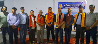 क्रिकेट प्रशिक्षक बसन्त शाही ठकुरीलाई एपेक्स स्कुलले गर्‍यो सम्मान