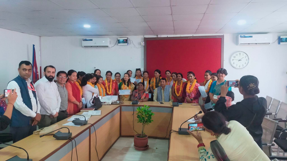 तिलोत्तमा नगरभित्रका २० उद्यमी महिलाहरुलाई सम्मान