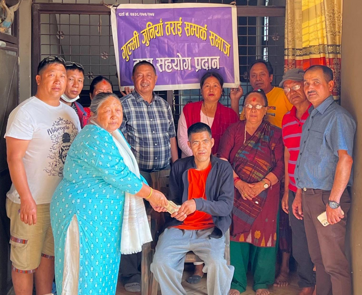 गुल्मी जुनियाँ चिदिपानी तराई सम्पर्क समाजद्वारा दुबै मृगौला फेल भएका केशवलाइ आर्थिक सहयोग